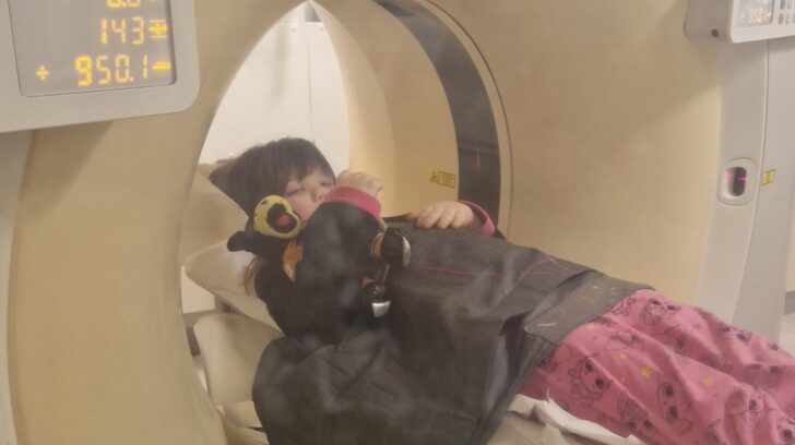 Frankie and her 'paws' going through the MRI scanner together.